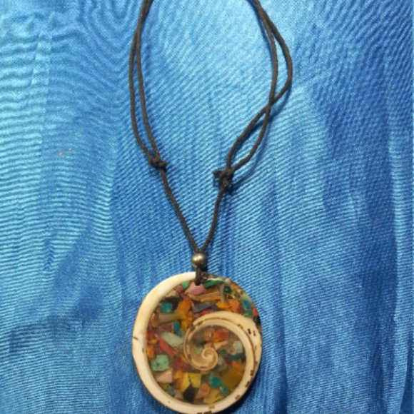 Peruvian adjustable pearl shell necklace - Picture 8 of 8
